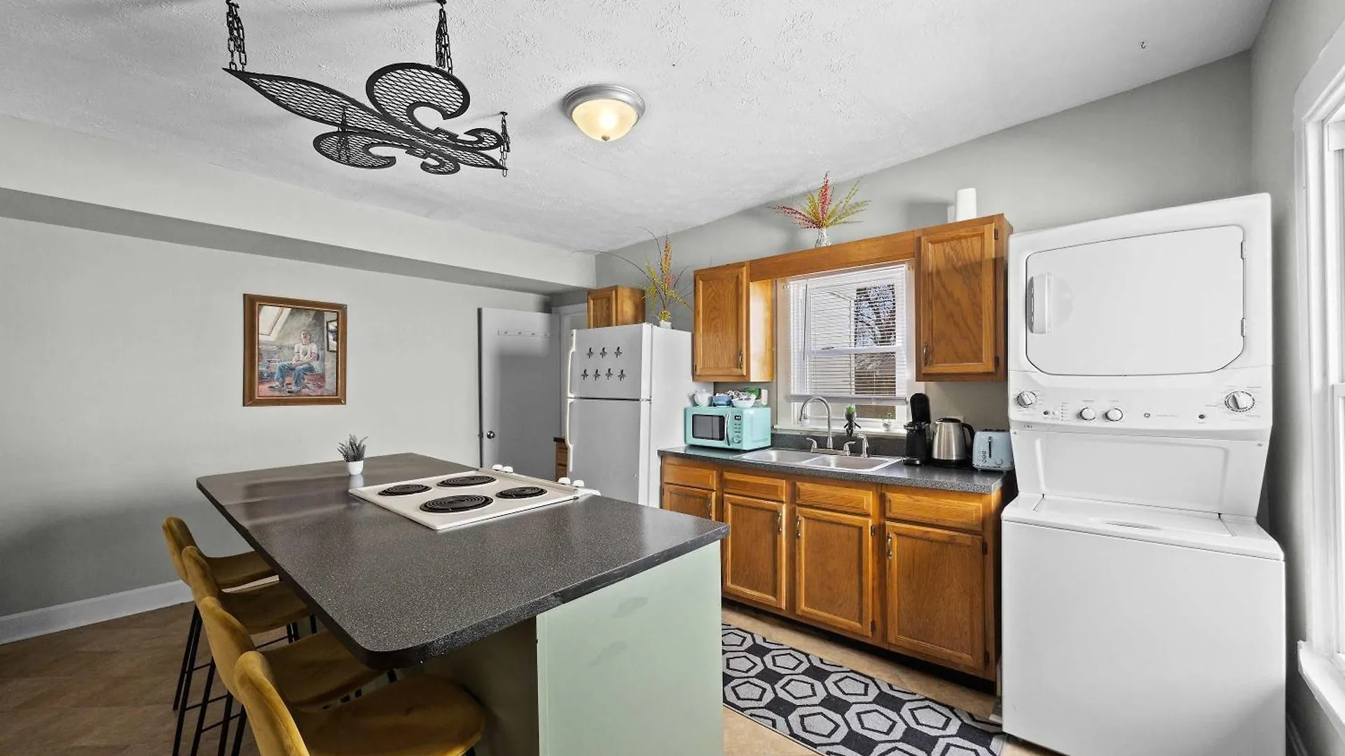 Cozy Downtown Stay W Private Backyard & Parking Louisville 0*,  ABD