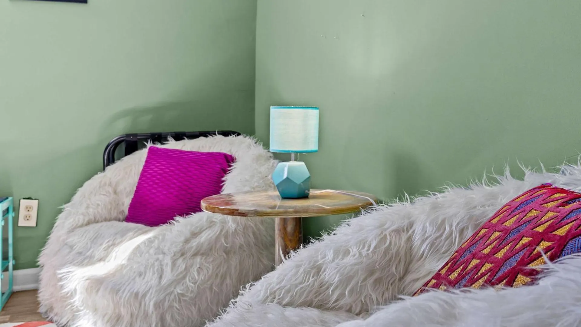 Tatil Evi Cozy Downtown Stay W Private Backyard & Parking Louisville ABD